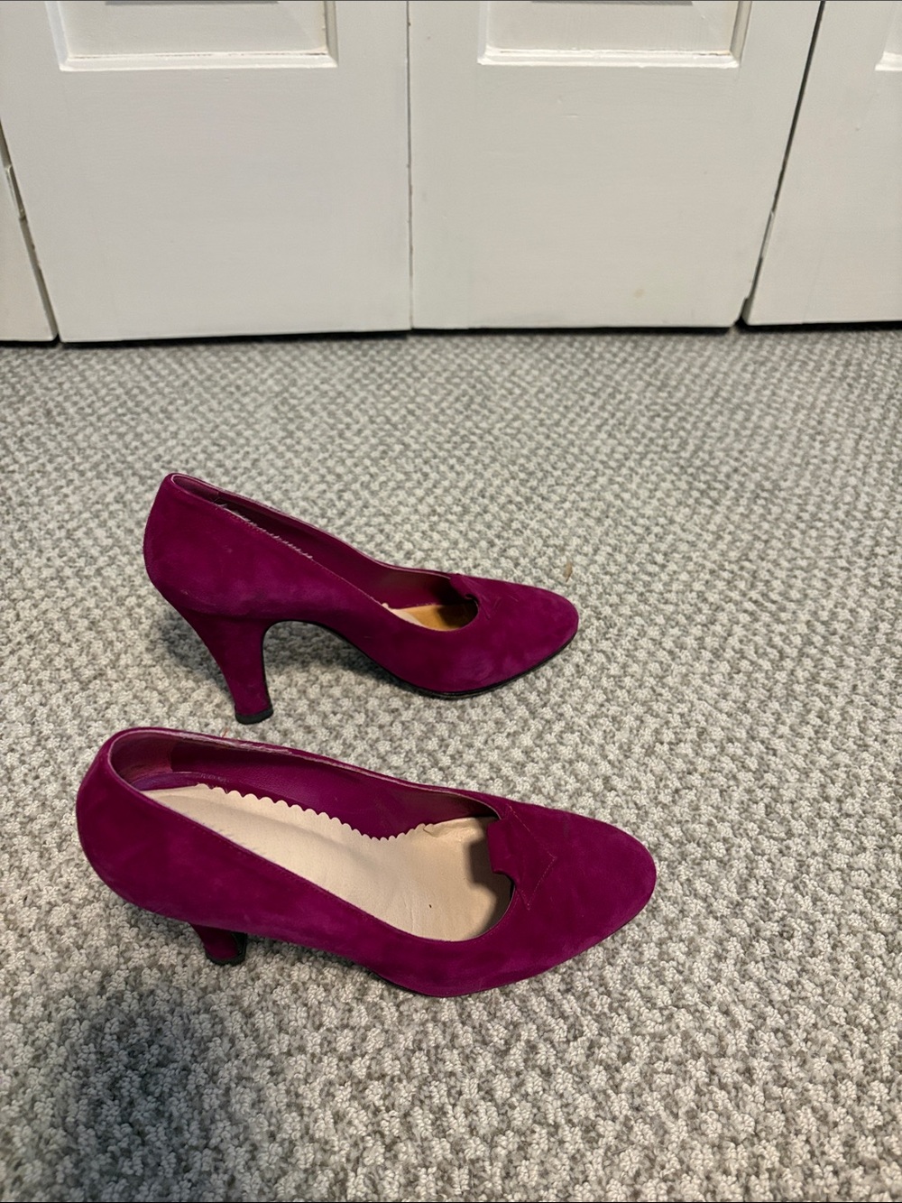 Manolo Blahnik Magenta Suede Pointed-Toe Pumps - Picture 2 of 7